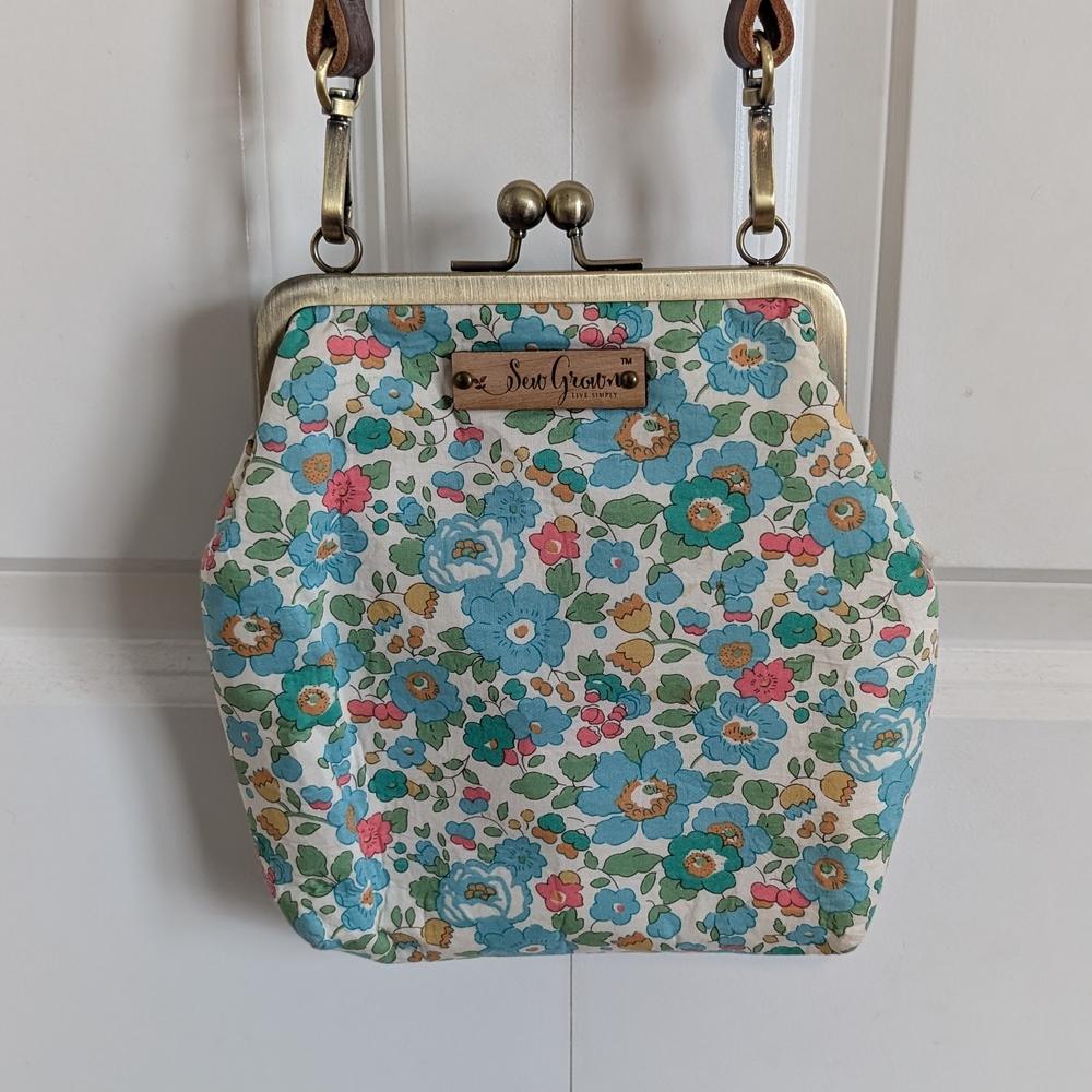 Floral Crossbody kisslock cute Bag with Brown leather Strap